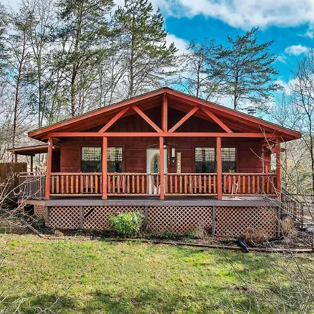 Little Bears Cabin Hot Tub Fireplace Grill